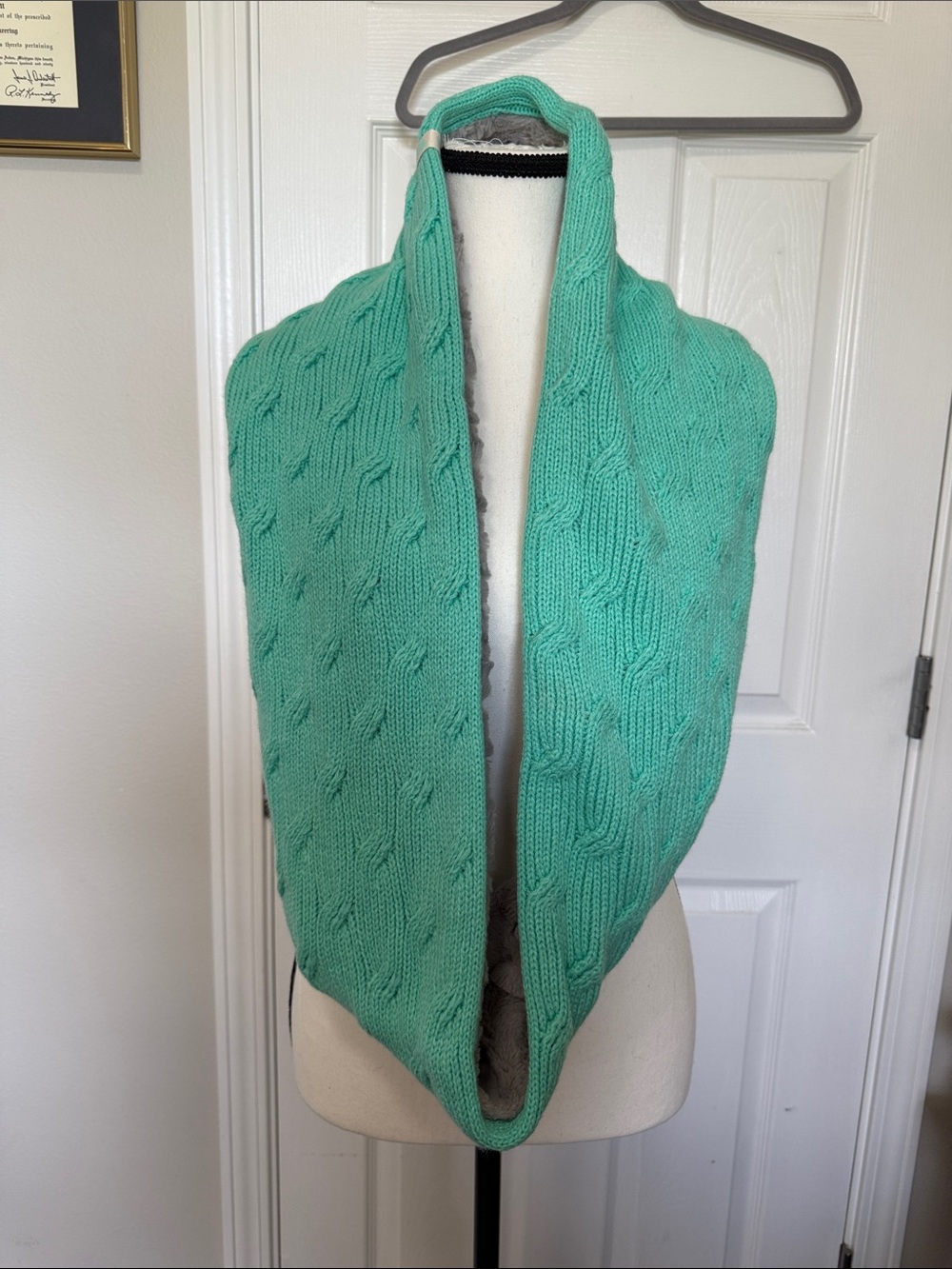 North face Mint Green Cable Knit Infinity Scarf Cowl lined with minky Like new